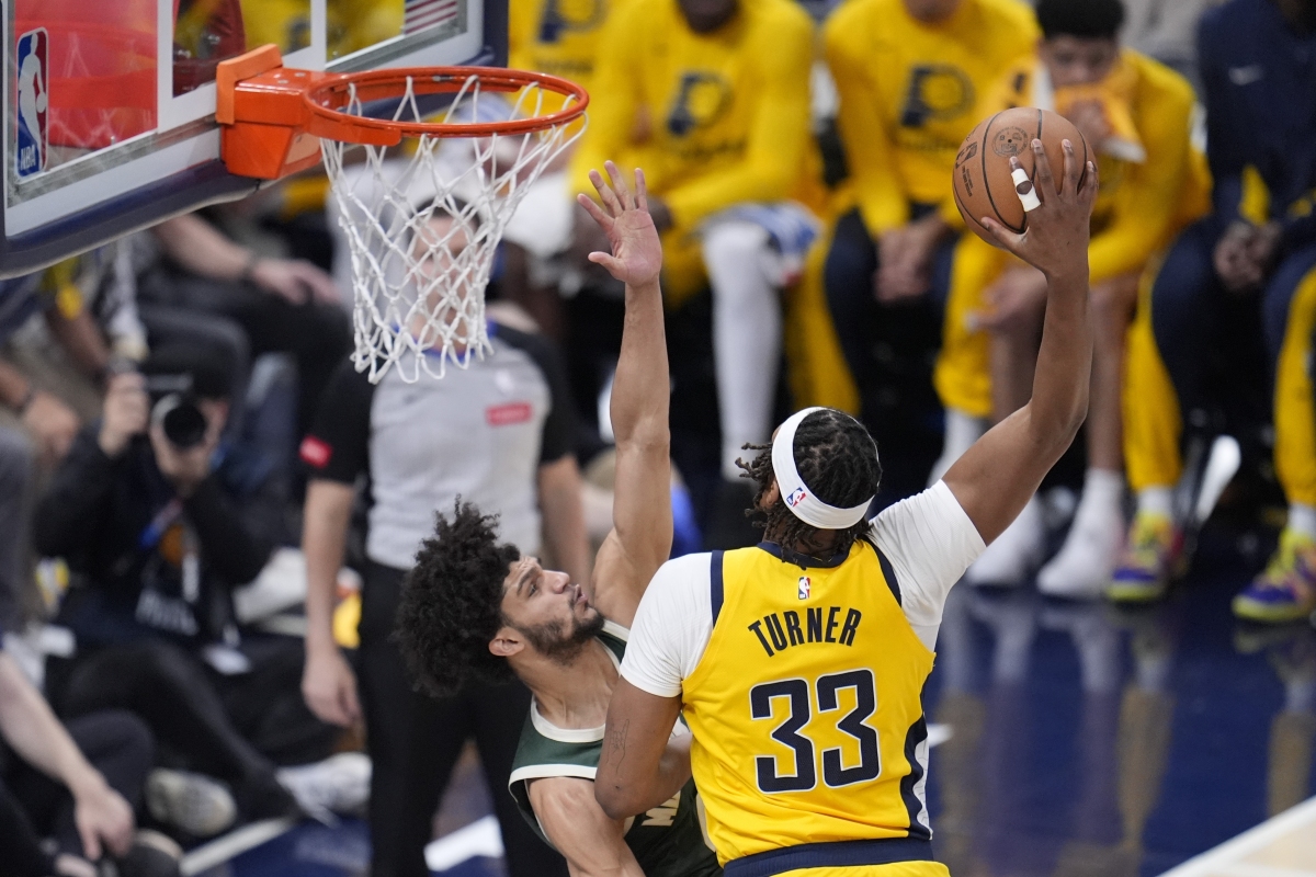 雄鹿力克步行者,客场取得关键胜利的简单介绍 雄鹿力克步行者,客场取得关键胜利的简单介绍