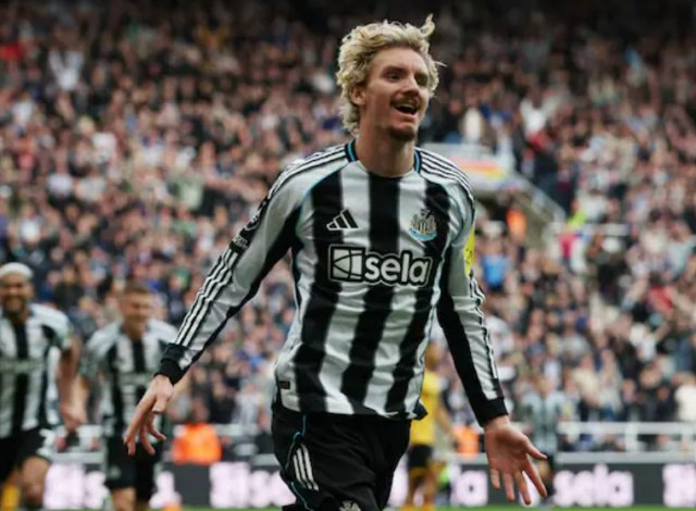 关于沃特福德队长领衔防线，帮助球队守住胜利的信息